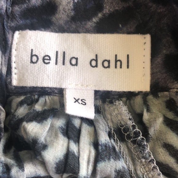 - Bella Dahl Women's Blue Leopard Shirred Mock-Neck Long-Sleeve Blouse T… - Picture 7 of 9